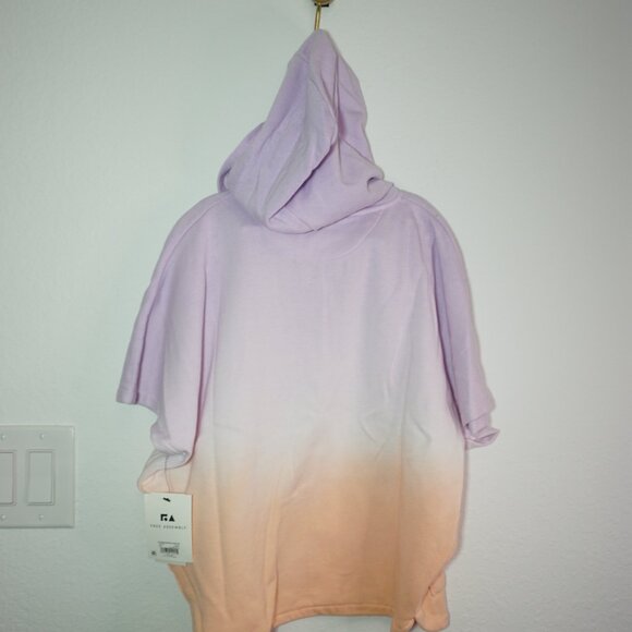 Free Assembly Fleece Poncho & Shorts - Picture 12 of 14